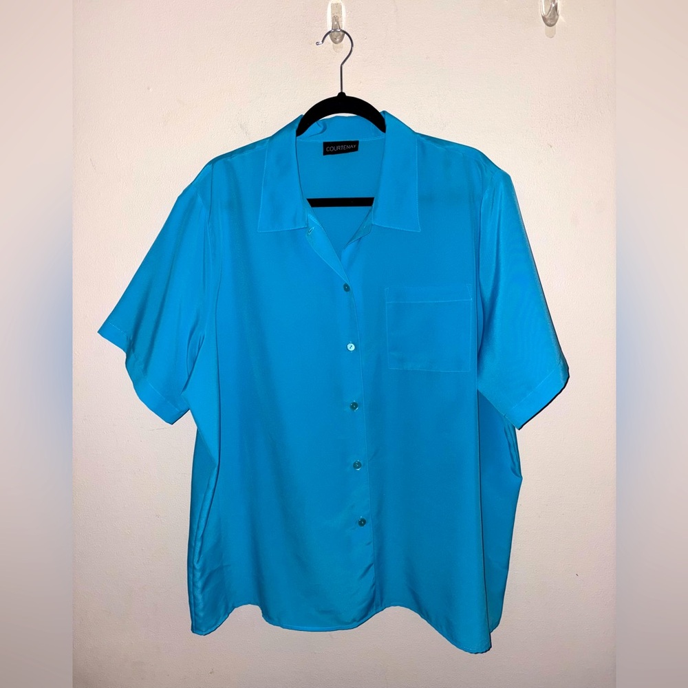 Courtenay Women’s Blue Short Sleeve Button-Up Blouse no size tag